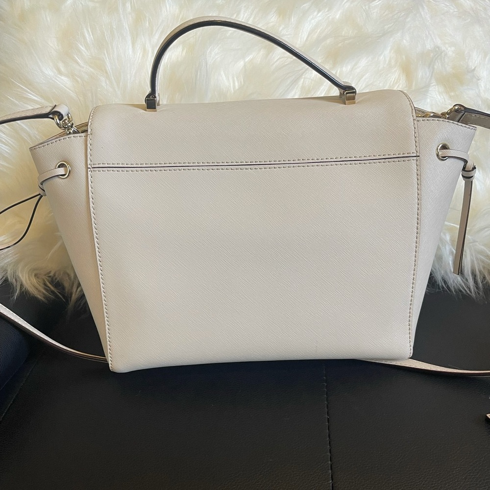 Kate Spade Wallet & Shoulder Bag
Perfect size for all the things 😁 - Picture 4 of 8